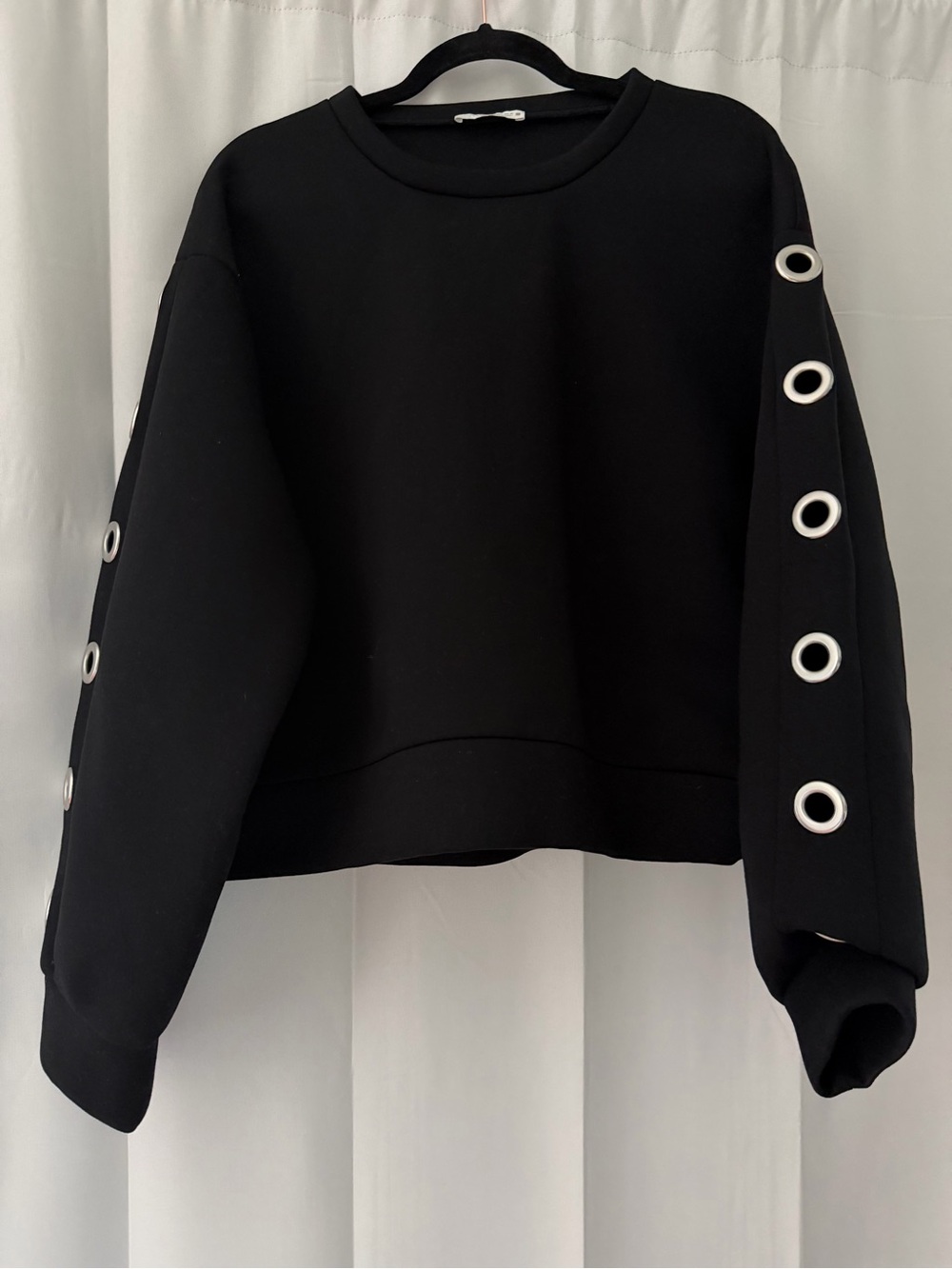 Zara Black Grommet Sleeve Cropped Sweatshirt - Women